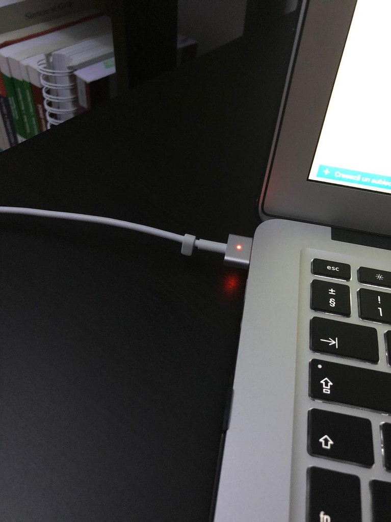 Loudspeaker Teasing Execute Problema incarcare laptop - led adaptor - Notebooks - MacForum